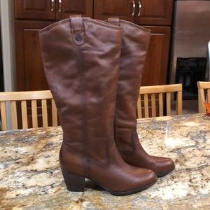 Women’s brand new leather size 9 M boots